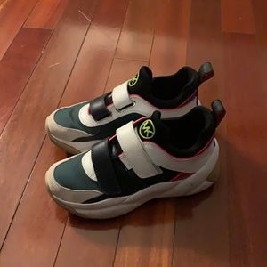 Micheal Kors 2 strap Velcro sneakers size 6